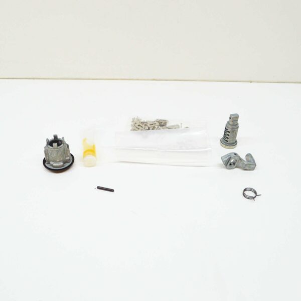 BMW 3 E30 Front Door Lock Cylinder Repair Kit 51219556313 ORIGINAL - Image 2