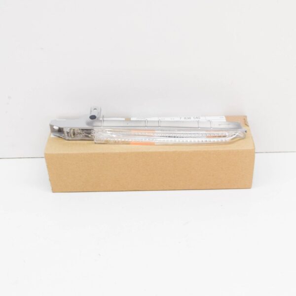 BMW 3 E90 Front Right Turn Signal 63137838540 7838540 ORIGINAL