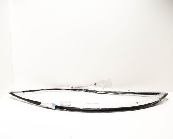 BMW Z4 E85 Front Windscreen Seal Rubber Trim 51317017021 ORIGINAL - Image 3