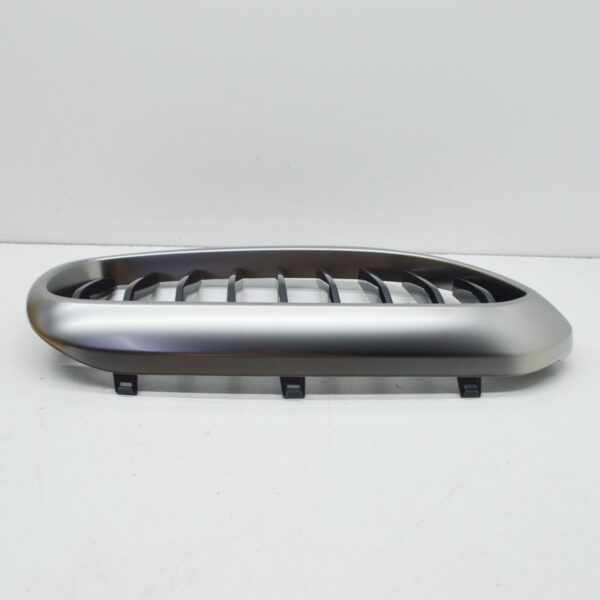 BMW 5 G30 Front Right Grill 51138070470 8070470 ORIGINAL - Image 2