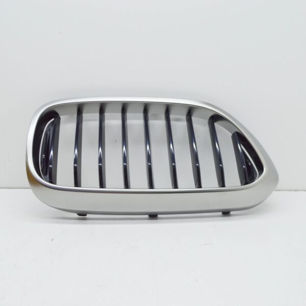 BMW 5 G30 Front Right Grill 51138070470 8070470 ORIGINAL - Image 4