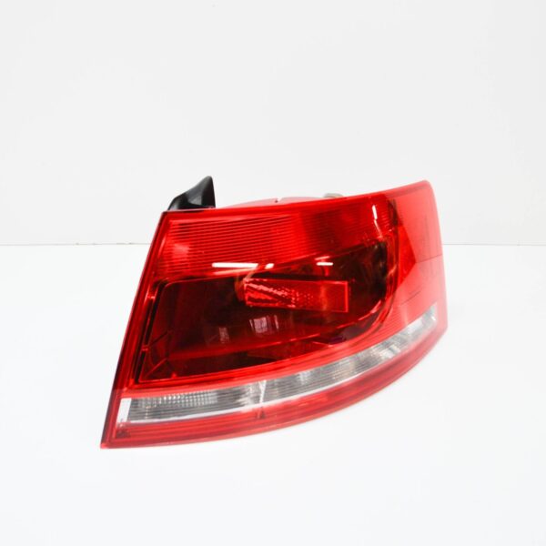 AUDI A4 Convertible B7 Rear Right Outer Taillight 8H0945096E ORIGINAL - Image 2