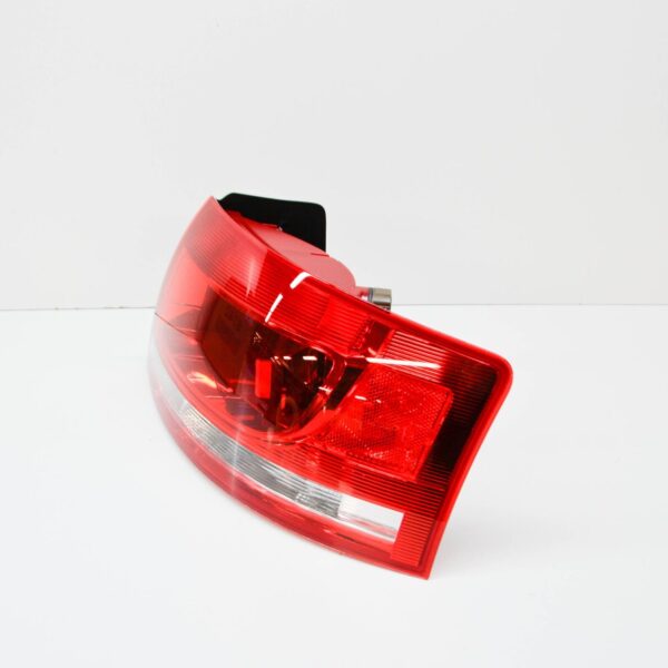 AUDI A4 Convertible B7 Rear Right Outer Taillight 8H0945096E ORIGINAL - Image 3