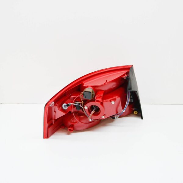 AUDI A4 Convertible B7 Rear Right Outer Taillight 8H0945096E ORIGINAL - Image 4