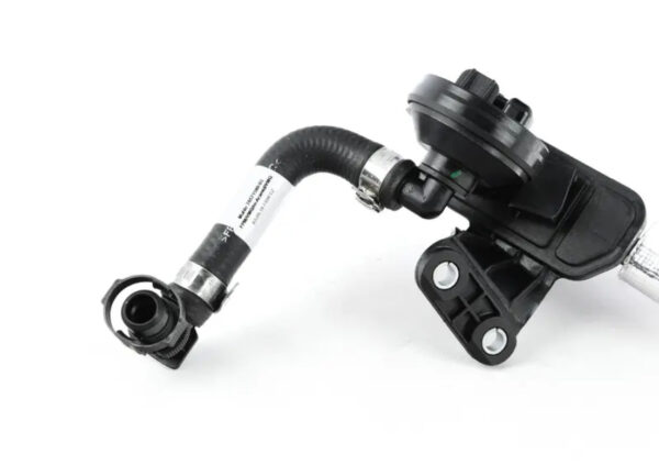 BMW i3 I01 Oil Separator Crankcase Ventilation 11158544835 8544835 ORIGINAL - Image 2