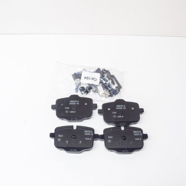 BMW 5 G30 Rear Brake Disc Pads Set 34216890353 6890353 2019 ORIGINAL - Image 2