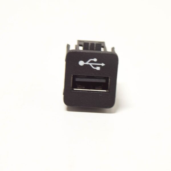 BMW 3 F30 USB Socket 9229294 84109229294 GENUINE NEW - Image 3