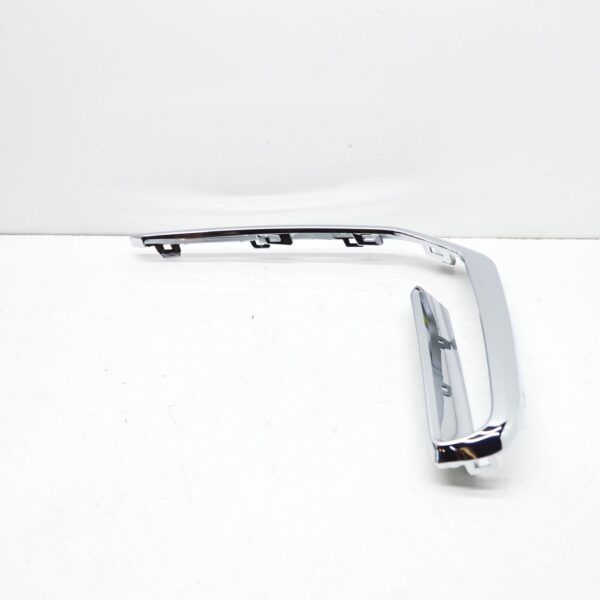 BMW X7 G07 Front Bumper Left Finisher Trim  51118745739 ORIGINAL - Image 4