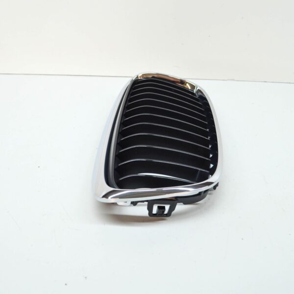 BMW 2 F45 Front Radiator Right Grille 51137300544 7300544 2015 ORIGINAL - Image 4