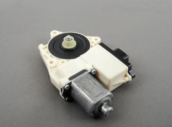 BMW X3 E83 Front Right Door Window Control Motor 67626925964 6925964 ORIGINAL