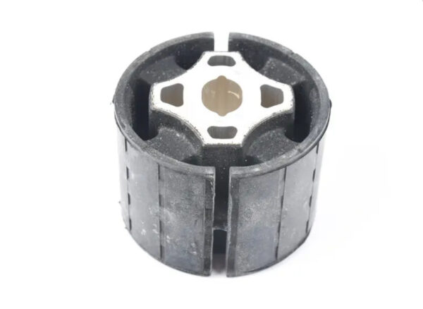 BMW X3 F25 Rear Rubber Mounting 33306786974 6786974 ORIGINAL