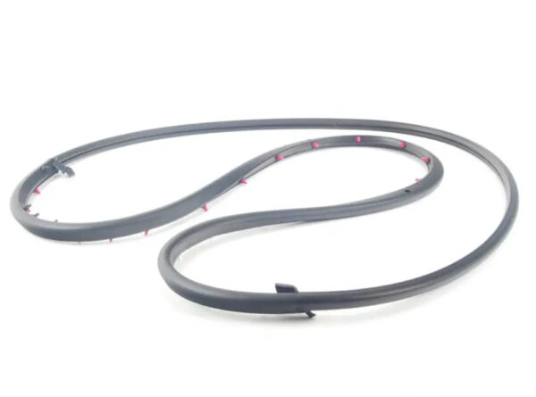 AUDI A4 B7 Front Right Outer Door Seal Rubber 8E0837912M ORIGINAL - Image 3