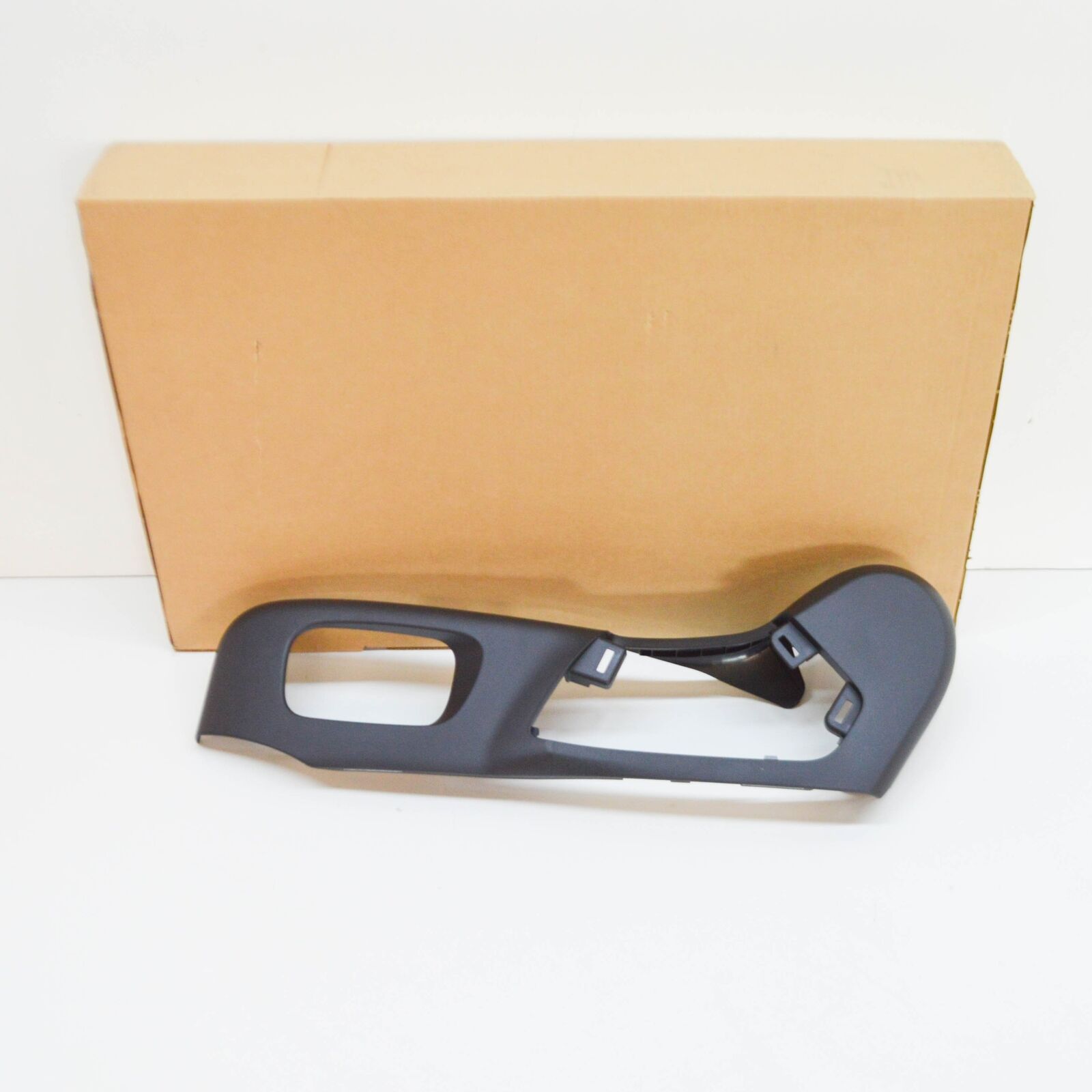 LR DISCOVERY V L462 Front Seat Left Outer Cushion Valance LR161678 ORIGINAL 1 LR DISCOVERY V L462 Front Seat Left Outer Cushion Valance LR161678 ORIGINAL