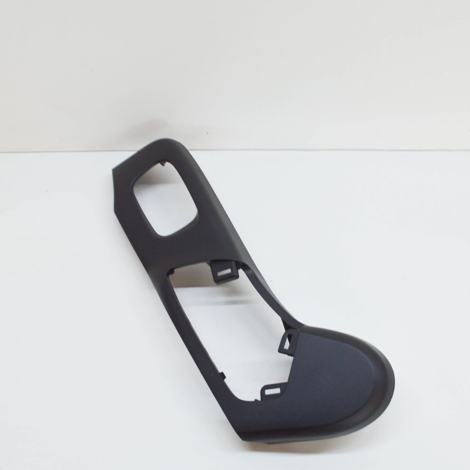 LR DISCOVERY V L462 Front Seat Left Outer Cushion Valance LR161678 ORIGINAL 3 LR DISCOVERY V L462 Front Seat Left Outer Cushion Valance LR161678 ORIGINAL - Image 3