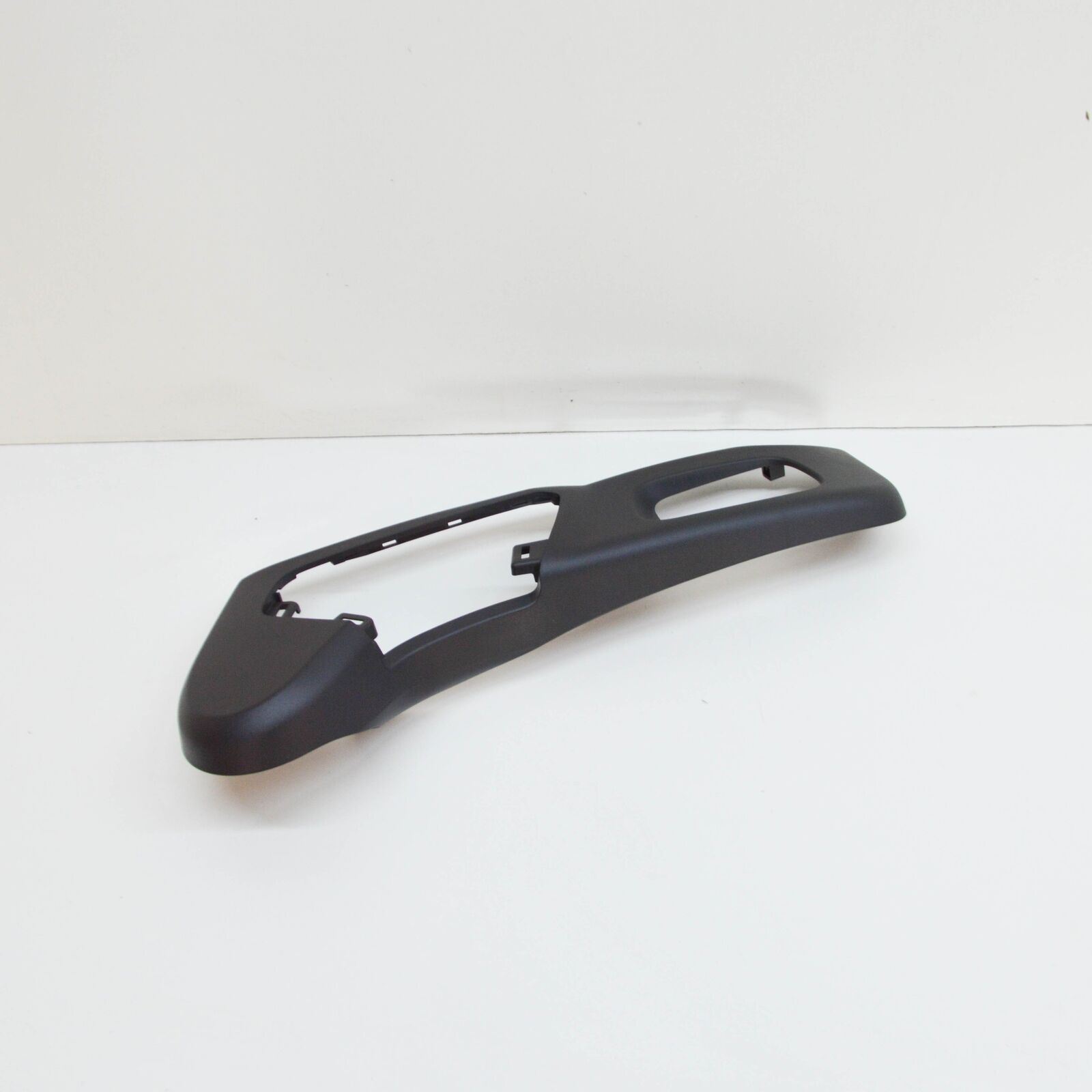 LR DISCOVERY V L462 Front Seat Left Outer Cushion Valance LR161678 ORIGINAL 4 LR DISCOVERY V L462 Front Seat Left Outer Cushion Valance LR161678 ORIGINAL - Image 4