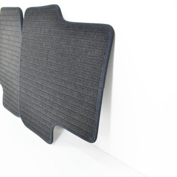 MERCEDES-BENZ GLA X156 Rear Floor Mat Set A17668037009G32 ORIGINAL - Image 3