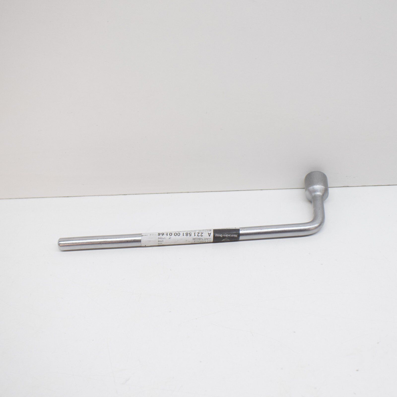 MERCEDES-BENZ E-CLASS W212 Spare Socket Wrench Tool A2215810001 ORIGINAL 2 MERCEDES-BENZ E-CLASS W212 Spare Socket Wrench Tool A2215810001 ORIGINAL - Image 2