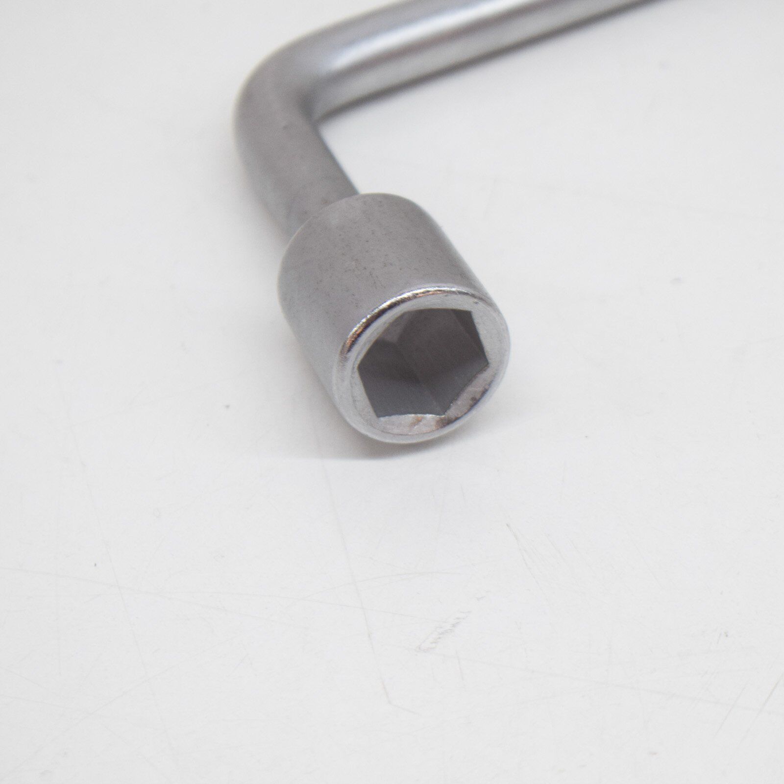 MERCEDES-BENZ E-CLASS W212 Spare Socket Wrench Tool A2215810001 ORIGINAL 5 MERCEDES-BENZ E-CLASS W212 Spare Socket Wrench Tool A2215810001 ORIGINAL - Image 5