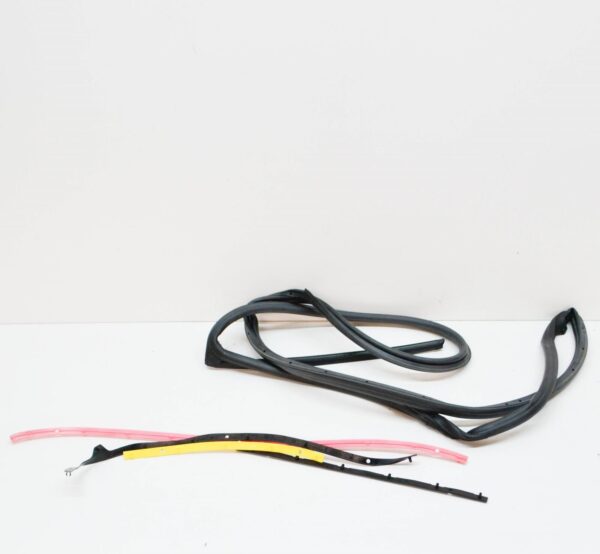 MERCEDES-BENZ C-Class W203 Rear Right Door Weatherstrip A2037300278 ORIGINAL - Image 2