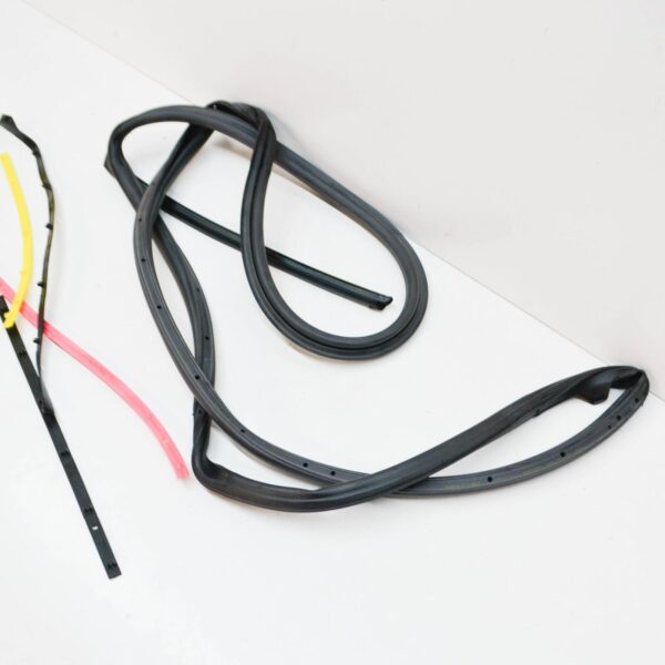 MERCEDES-BENZ C-Class W203 Rear Right Door Weatherstrip A2037300278 ORIGINAL - Image 4