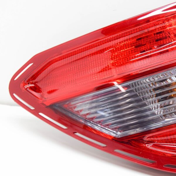 MERCEDES-BENZ C W204 Rear Left Taillight A2049068502 ORIGINAL - Image 4