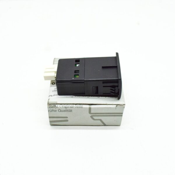 MERCEDES-BENZ E W213 USB Port Connecting Unit A2138203200 ORIGINAL