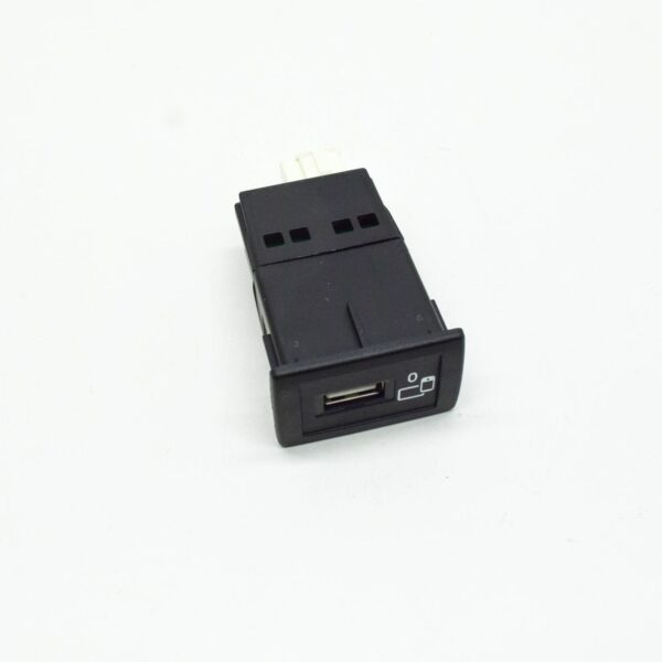 MERCEDES-BENZ E W213 USB Port Connecting Unit A2138203200 ORIGINAL - Image 3