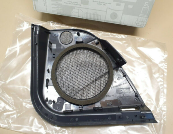 MERCEDES-BENZ E W211 Rear Left Door Speaker Cover A21173705889B51 ORIGINAL - Image 2