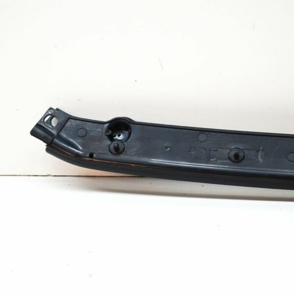 AUDI A6 S6 C8 Front Bumper Center Rubber Seal 4K0823125 ORIGINAL - Image 2