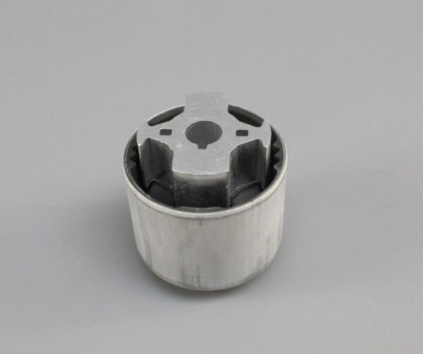 AUDI Q7 4M Rear Diff Bonded Rubber Bush 4M0599381R ORIGINAL - Image 2