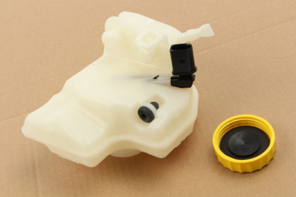 AUDI R8 Spyder 42 Brake Fluid Reservoir 3D0611301B ORIGINAL - Image 2