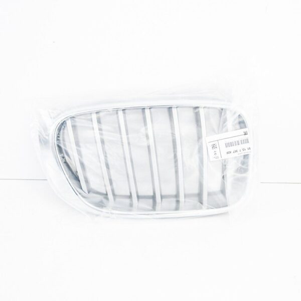 BMW X3 F25 Front Right Grill 51137367422 2012 ORIGINAL - Image 3