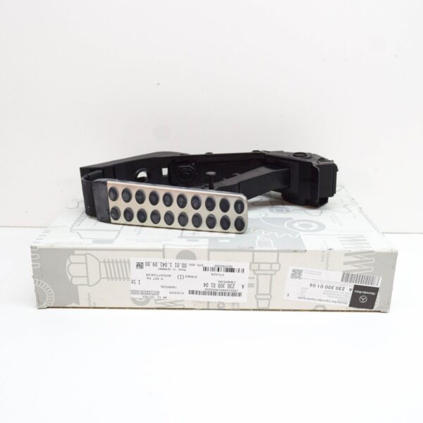 NEW MERCEDES-BENZ SL R230 ACCELERATOR PEDAL A2303000104