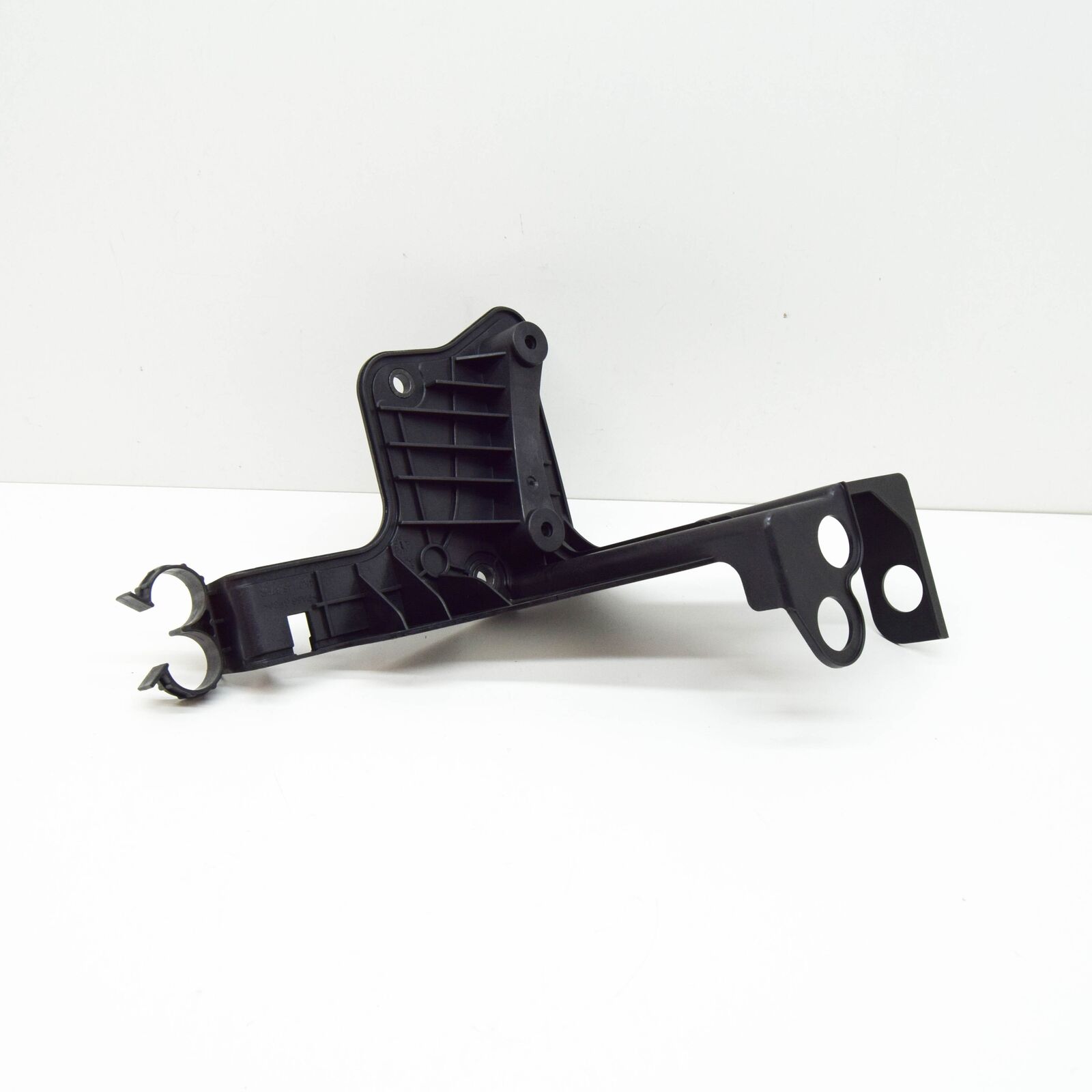 NEW AUDI A6 4A C8 ENGINE COOLANT PUMP BRACKET 4K0145879R ORIGINAL 1 NEW AUDI A6 4A C8 ENGINE COOLANT PUMP BRACKET 4K0145879R ORIGINAL