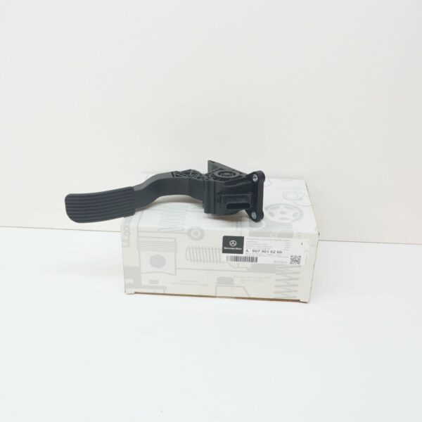 NEW MERCEDES-BENZ VITO W447 THROTTLE GAS PEDAL A9073010200 ORIGINAL