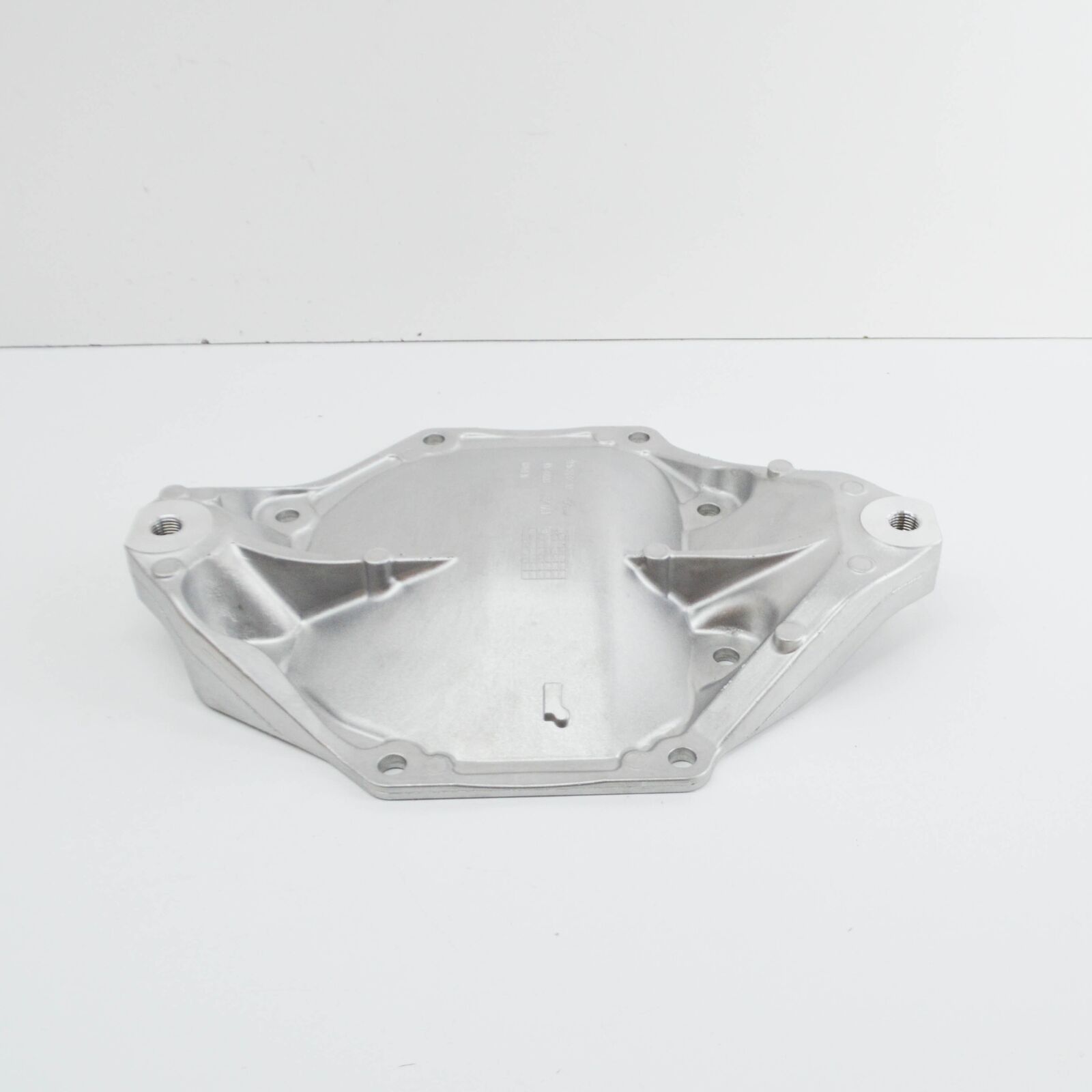 NEW MERCEDES-BENZ CLS C257 REAR AXLE DIFFERENTIAL END COVER A2053510400 ORIGINAL 1 NEW MERCEDES-BENZ CLS C257 REAR AXLE DIFFERENTIAL END COVER A2053510400 ORIGINAL
