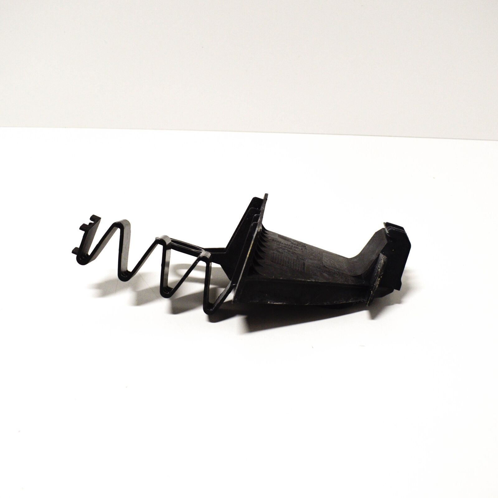 NEW AUDI A4 B9 RADIATOR RIGHT SUPPORT BRACKET 8W0807334A ORIGINAL 1 NEW AUDI A4 B9 RADIATOR RIGHT SUPPORT BRACKET 8W0807334A ORIGINAL