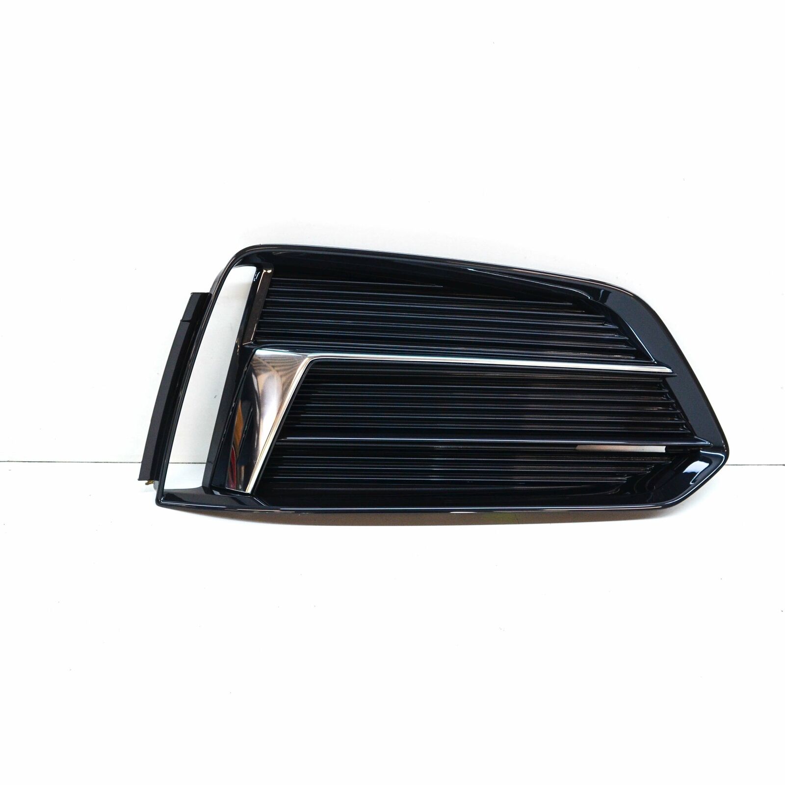NEW AUDI A5 8W6 S5 FRONT RIGHT BUMPER GRILLE 8W6807682MRN4 1 NEW AUDI A5 8W6 S5 FRONT RIGHT BUMPER GRILLE 8W6807682MRN4