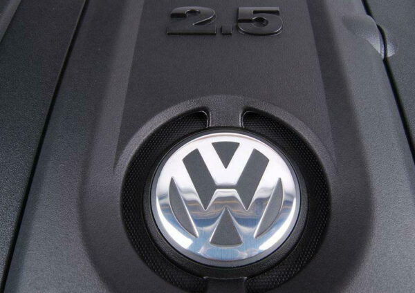 NEW VOLKSWAGEN BEETLE A5 AIR FILTER AND HOUSING ASSEMBLY 07K129607J ORIGINAL