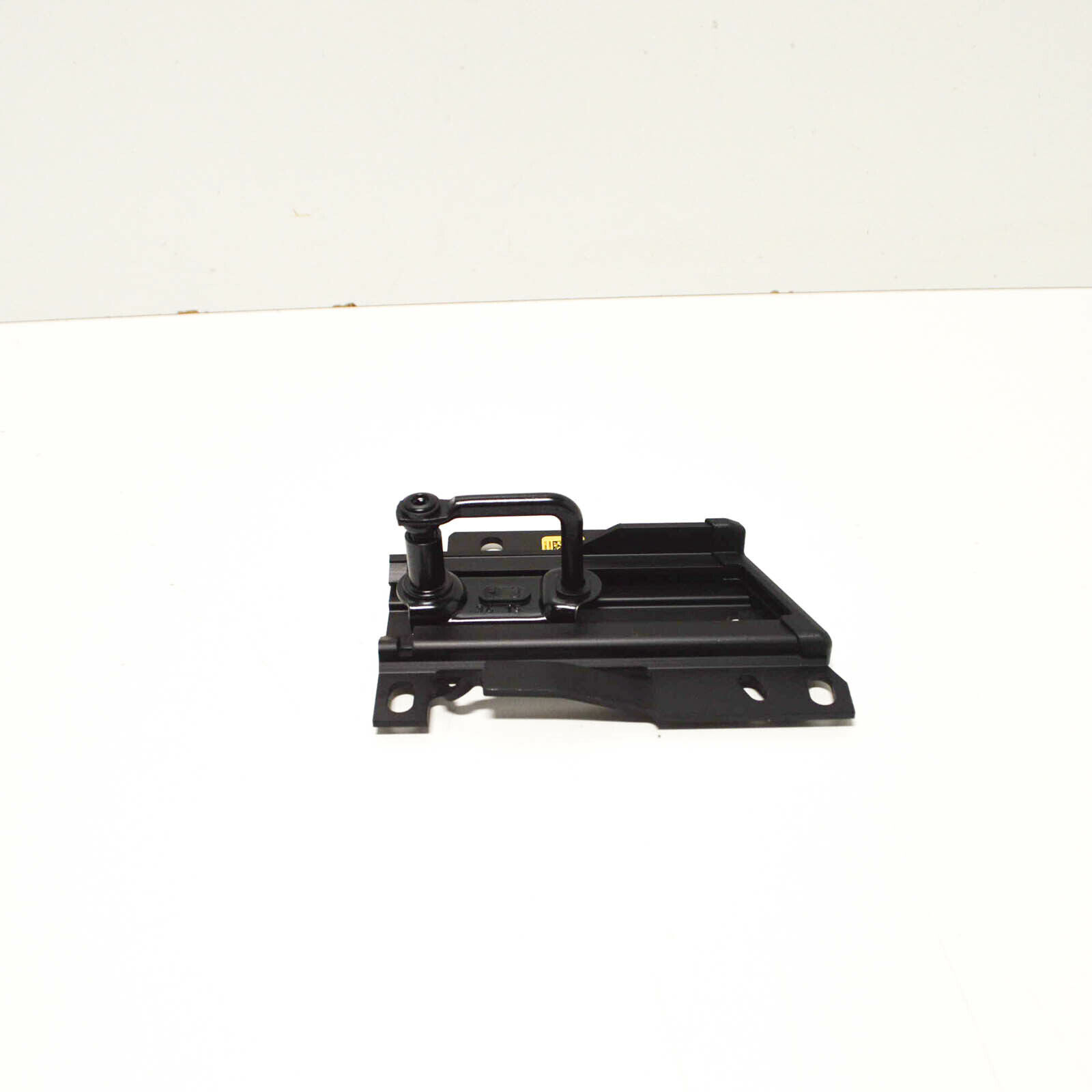 NEW AUDI A4 B9 RIGHT ENGINE BONNET HOOD LID LOCK 8W0823186E 1 NEW AUDI A4 B9 RIGHT ENGINE BONNET HOOD LID LOCK 8W0823186E