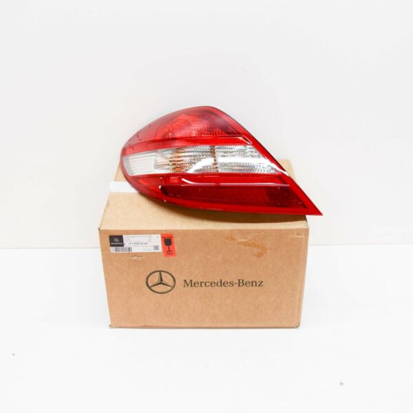 NEW MERCEDES-BENZ SLK R171 REAR LEFT TAIL LIGHT A1718200364