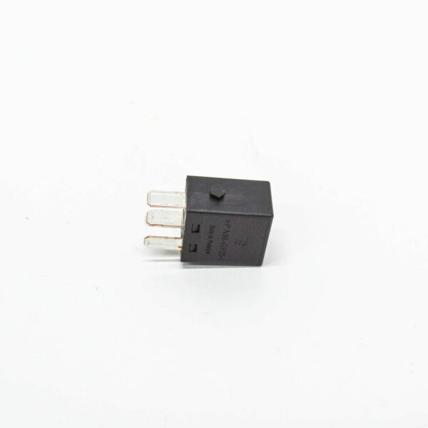 NEW MERCEDES-BENZ GLA X156 SLOT J RELAY A0025429219 ORIGINAL