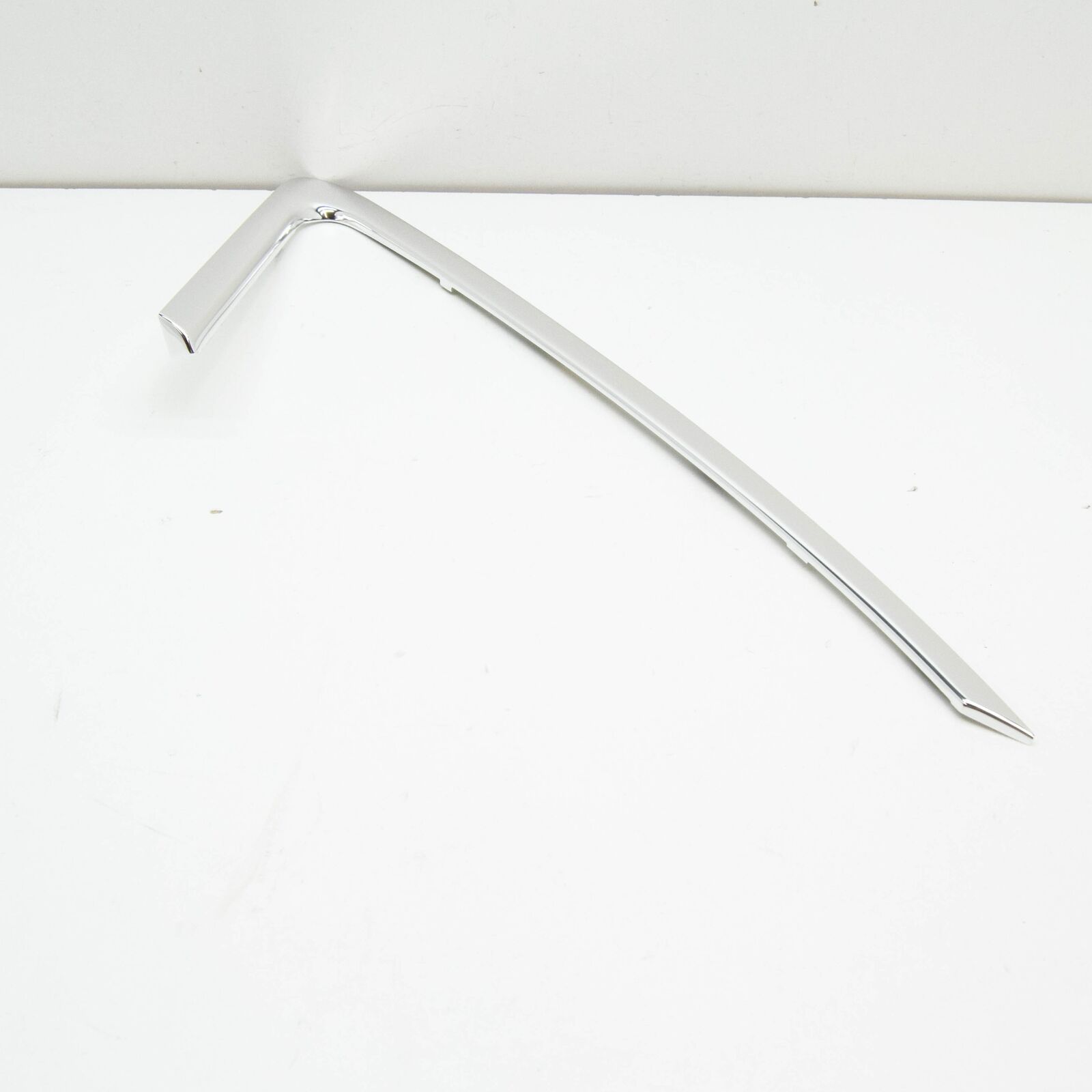 NEW AUDI A4 B9 REAR RIGHT SIDE WINDOW TRIM STRIP 8W58533462ZZ ORIGINAL 1 NEW AUDI A4 B9 REAR RIGHT SIDE WINDOW TRIM STRIP 8W58533462ZZ ORIGINAL