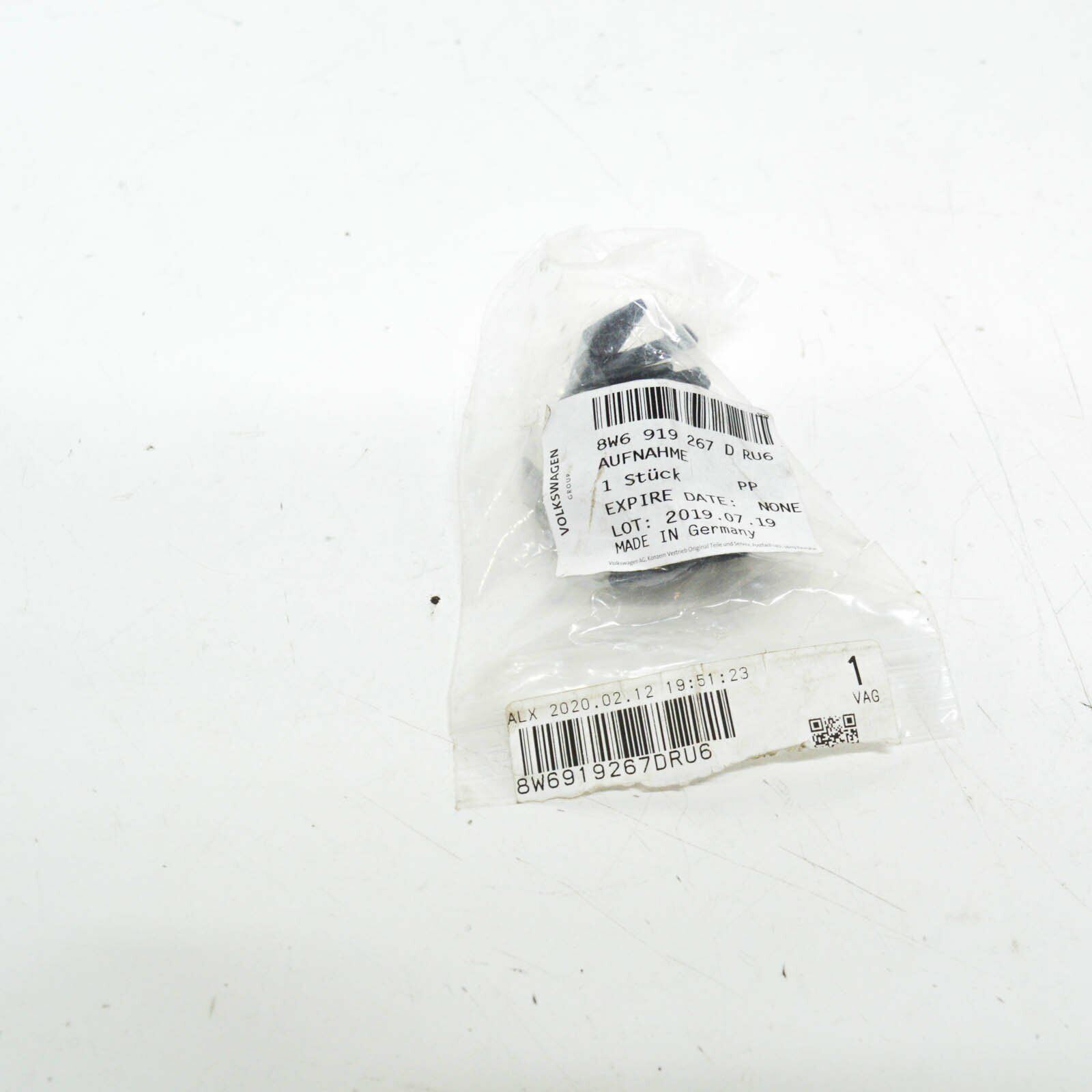 NEW AUDI A5 CONVERTIBE 8W6 LEFT RADIATOR GRILLE HOLDER 8W6919267DRU6 1 NEW AUDI A5 CONVERTIBE 8W6 LEFT RADIATOR GRILLE HOLDER 8W6919267DRU6