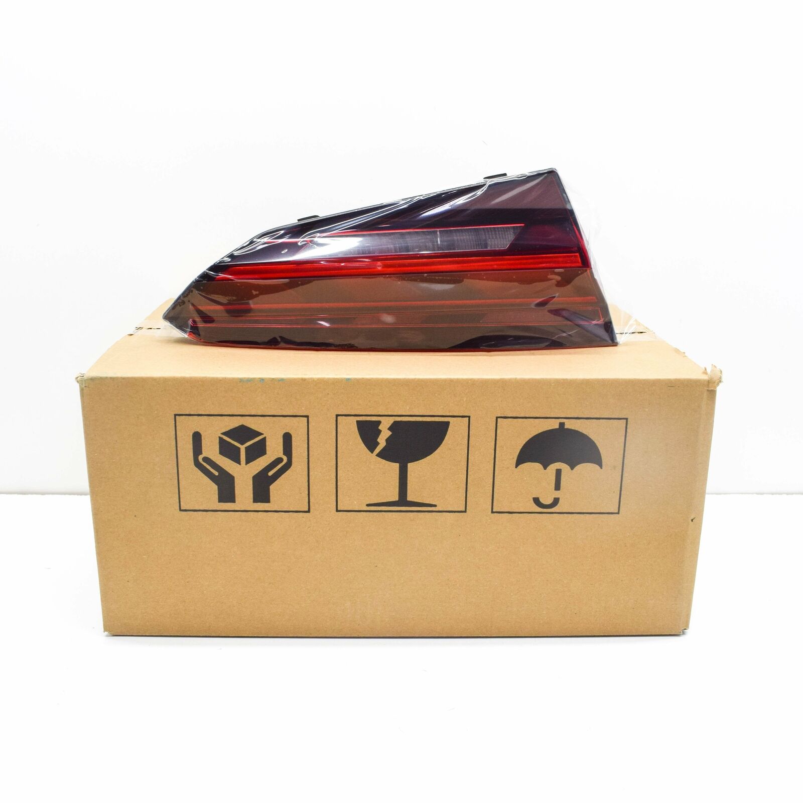 NEW AUDI A5 8W6 REAR LEFT INNER LED TAILLIGHT 8W6945093AA ORIGINAL 1 NEW AUDI A5 8W6 REAR LEFT INNER LED TAILLIGHT 8W6945093AA ORIGINAL