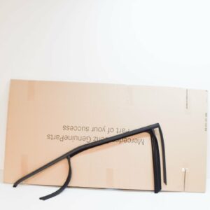 NEW MERCEDES-BENZ E-CLASS W212 REAR RIGHT WINDOW GUIDE A2127351825