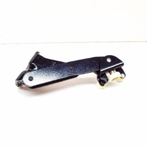 NEW VW CADDY 2K RIGHT SLIDING DOOR LOWER ROLLER GUIDE 2K0843398B