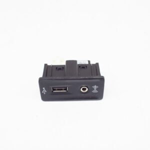 NEW VOLKSWAGEN GOLF MK7 USB AND AUX-IN CONNECTION 5G0035222C