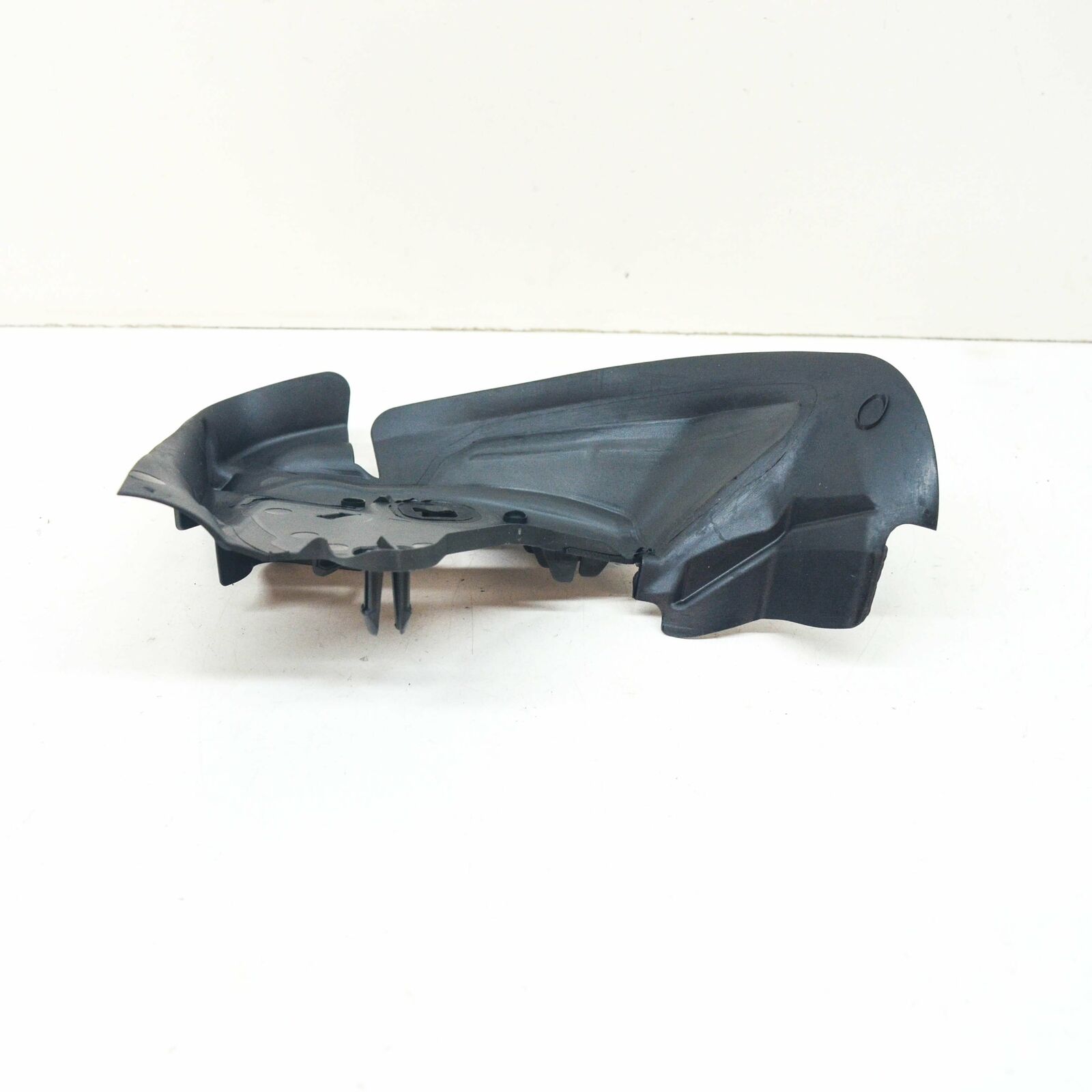 NEW MERCEDES-BENZ C W205 FRONT LEFT AIR DUCT SEGMENT A2055053130 ORIGINAL 1 NEW MERCEDES-BENZ C W205 FRONT LEFT AIR DUCT SEGMENT A2055053130 ORIGINAL