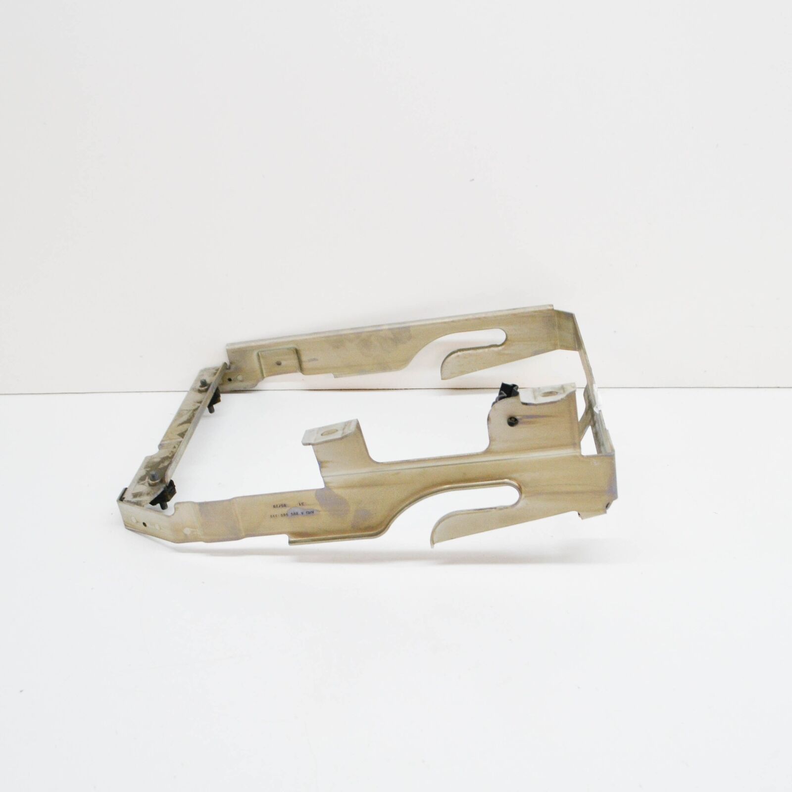 NEW MERCEDES-BENZ C W205 FRONT LEFT RADIATOR MOUNT BRACKET A2055003900 ORIGINAL 1 NEW MERCEDES-BENZ C W205 FRONT LEFT RADIATOR MOUNT BRACKET A2055003900 ORIGINAL